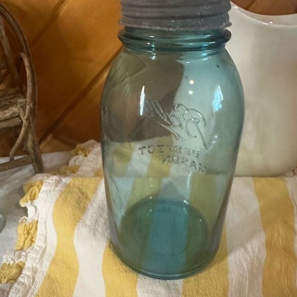 Vintage Blue Mason Jar with Lid - Picture 3 of 4